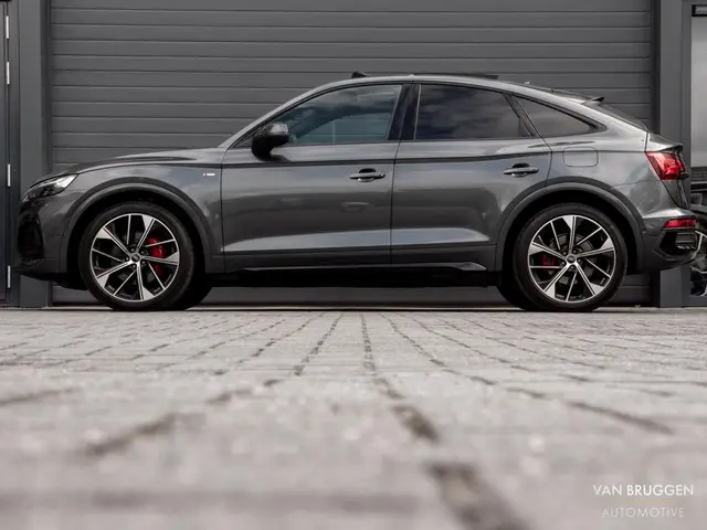 Audi Q5 Sportback 55 TFSI e S-Line 2022 Hybride Benzine 12