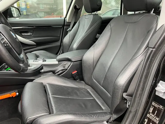 BMW 3 Serie 330i High Executive 2019 Benzine 7