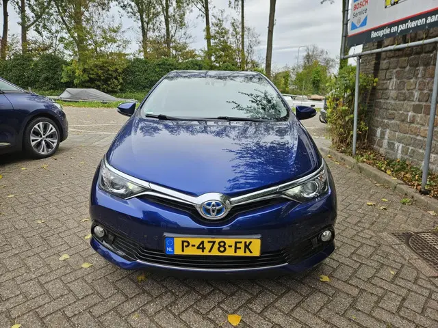 Toyota Auris 1.8 Hybrid Executive 2015 Hybride Benzine 10