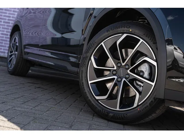 Lynk & Co 01 1.5 Core 2025 Hybride Benzine 16