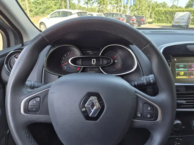 Renault Clio Estate 0.9 TCe Limited 2020 Benzine 17