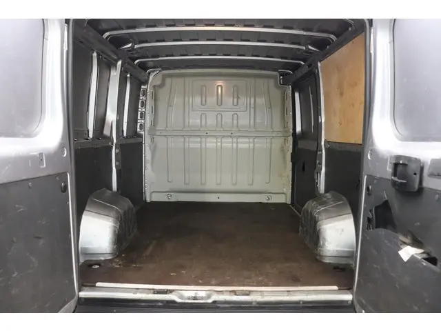 Peugeot Boxer 330 2.2 BlueHDi L1H1 Premium 2020 Diesel 8