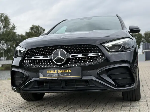 Mercedes-Benz GLA 250 e AMG Line 2024 Hybride Benzine 12