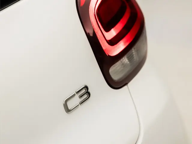 Citroën C3 1.2 PureTech Shine Sport 2018 Benzine 24