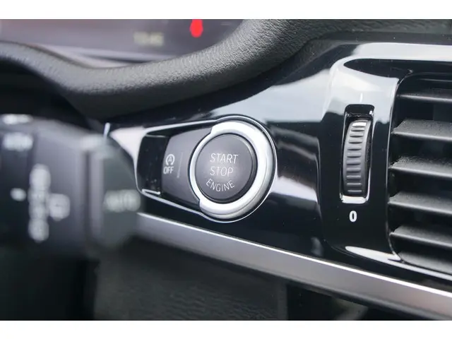 BMW X3 sDrive20i Centennial High Executive 2017 Benzine 23