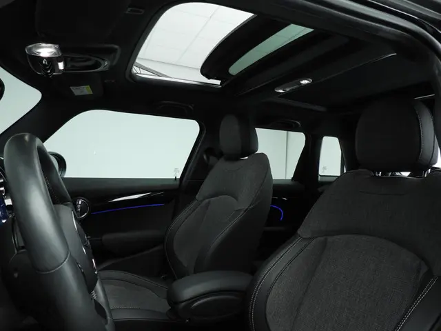 MINI 5-Deurs Cooper 2023 Benzine 27