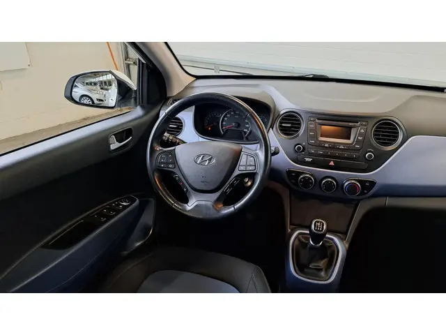 Hyundai i10 1.0i i-Motion Premium 2015 Benzine 11