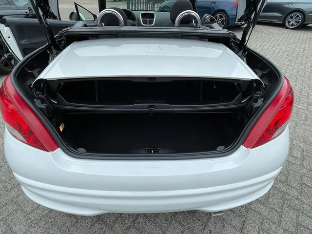 Peugeot 207 CC 1.6 VTi 2013 Benzine 19