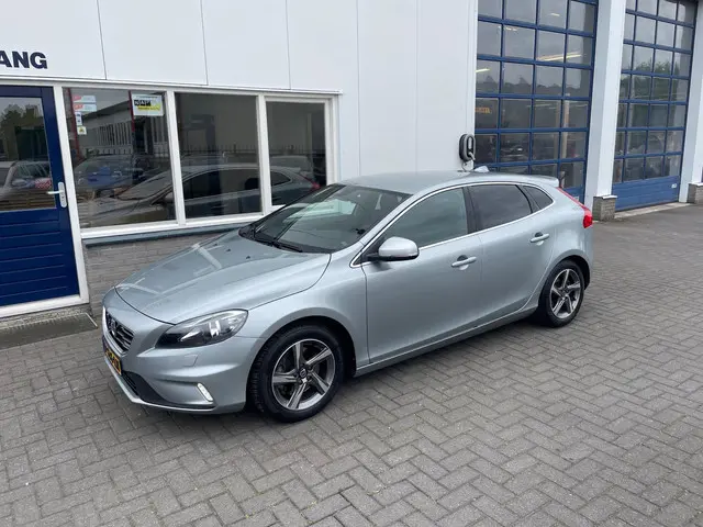 Volvo V40 2.0 T3 R-Design 2015 Benzine