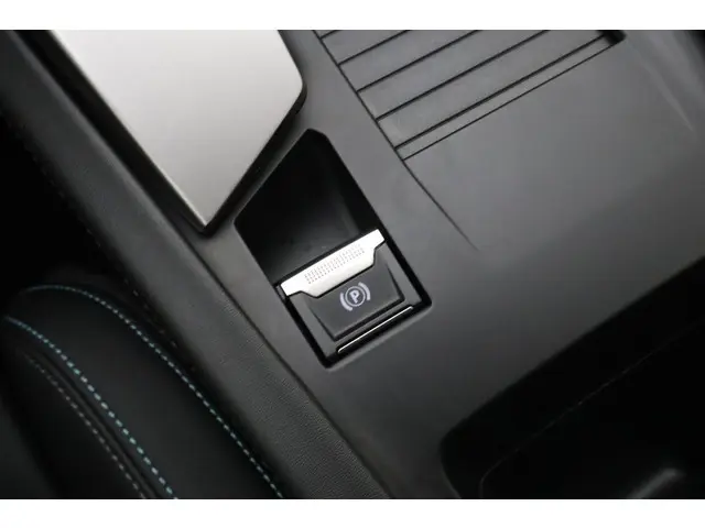 Peugeot 308 SW 1.2T 130pk Automaat Allure 2024 Benzine 31