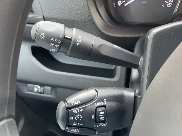 Toyota ProAce Worker 1.5 D-4D Live Long 2023 Diesel 17