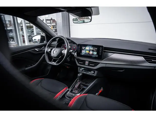 Škoda Kamiq 1.5 TSI DSG7 Monte Carlo 2021 Benzine 35