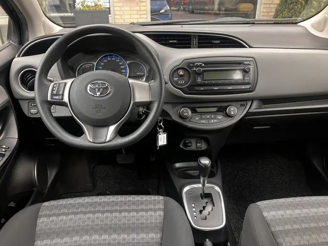 Toyota Yaris 1.5 Hybrid Now 2016 Hybride Benzine 3