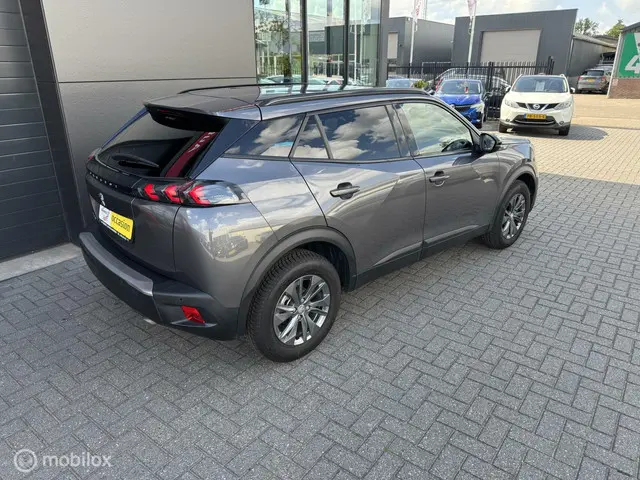 Peugeot 2008 1.2 PureTech Style 2023 Benzine 6