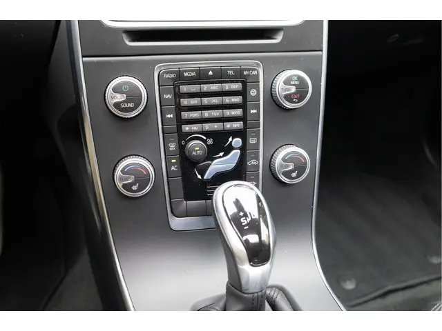 Volvo V60 2.0 T4 190PK Summum 2016 Benzine 21