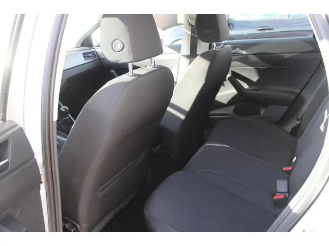 Volkswagen Polo 1.0 TSI Comfortline 2019 Benzine 8