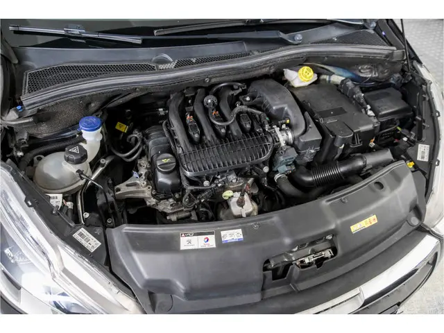 Peugeot 208 1.2 PureTech Signature 2019 Benzine 43