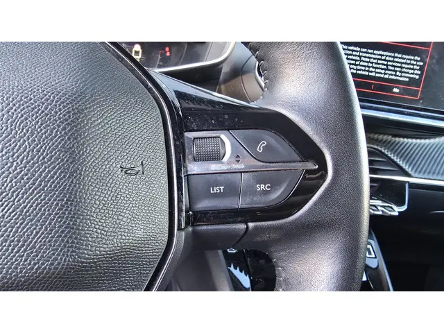 Peugeot 2008 1.2 PureTech Blue Lease Allure 2021 Benzine 9