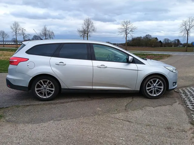 Ford Focus Wagon 1.0 Titanium Edition 2014 Benzine 3