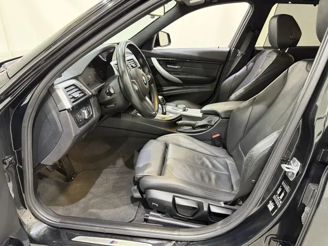 BMW 3 Serie Touring 318i M Sport Aut8 2019 Benzine 22
