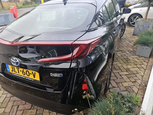 Toyota Prius 1.8 Plug-in Dynamic 2022 Hybride Benzine 12