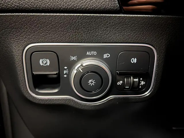 Mercedes-Benz GLA 180 2021 Benzine 15