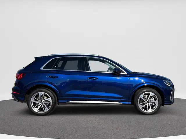 Audi Q3 45 TFSI e S edition 2024 Hybride Benzine 4