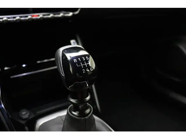 Peugeot 2008 1.2 PureTech 100 Allure 2024 Benzine 51