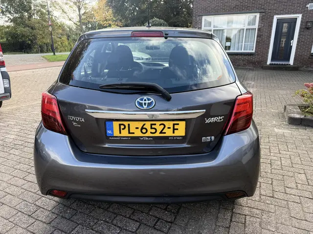 Toyota Yaris 1.5 Hybrid Aspiration 2015 Hybride Benzine 11