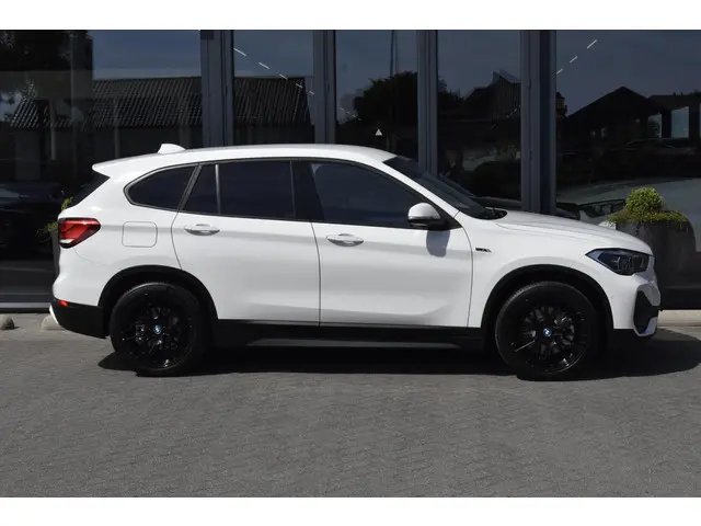 BMW X1 xDrive25e Led - Camera - Cruise 2022 Hybride Benzine 8