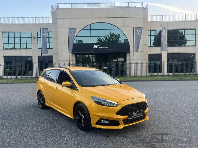 Ford Focus Wagon 2.0 ST-3|Uniek|ALERT 2015 Benzine 2