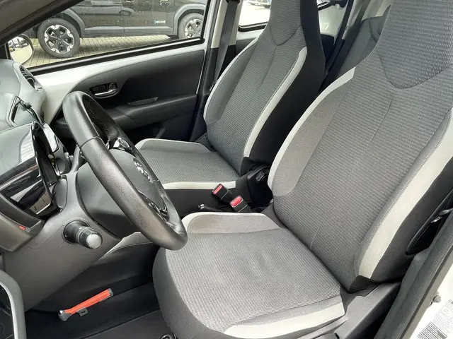 Toyota Aygo 1.0 VVT-i x-play 2021 Benzine 20