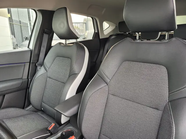 Renault Captur 1.3 TCe 140 Intens 2022 Benzine 27