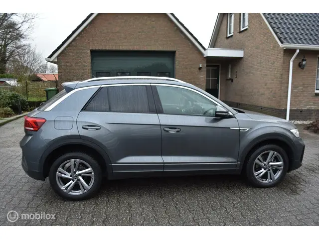 Volkswagen T-Roc 1.5 TSI R-Line Aut Bj 2024 2024 Benzine 8