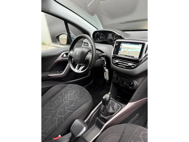 Peugeot 2008 1.2 PureTech Blue Lion 2016 Benzine 24