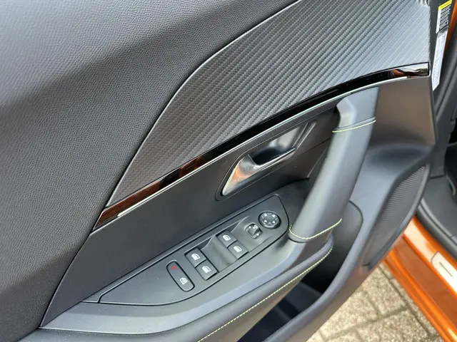 Peugeot 2008 1.2 Turbo 130 PK GT 2022 Benzine 13