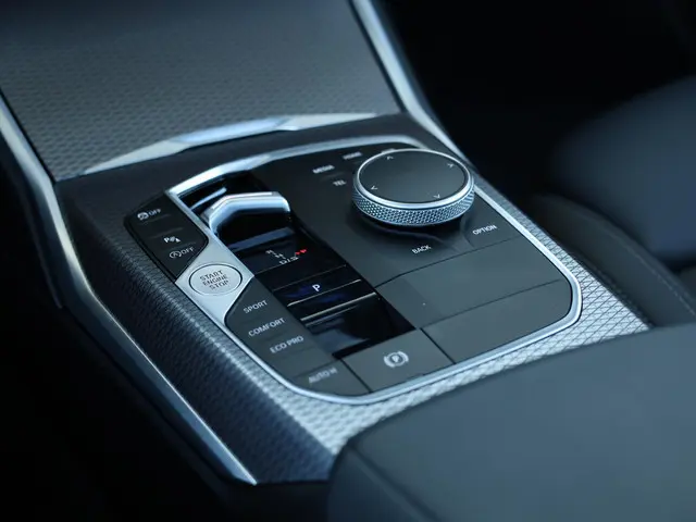 BMW 3 Serie Touring 318i 2025 Benzine 39