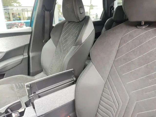 Peugeot e-5008 GT 73 kWh 2024 Elektrisch 21