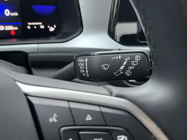 Volkswagen T-Roc 1.0 TSI Life 2023 Benzine 38