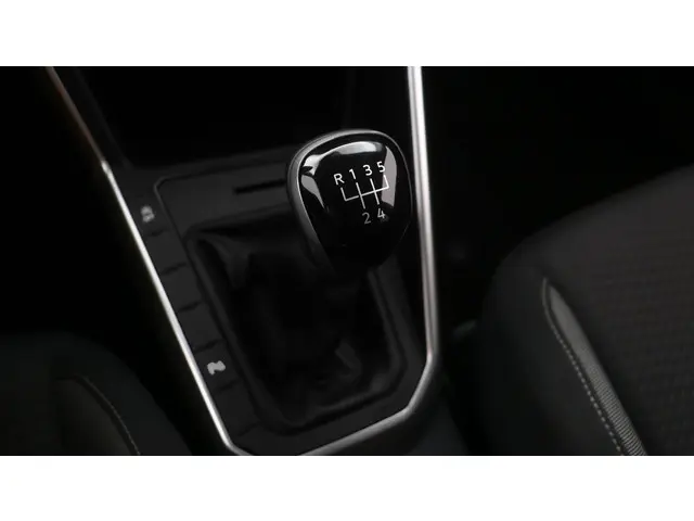 Volkswagen Polo 1.0 TSI 95pk Life Business 2024 Benzine 26