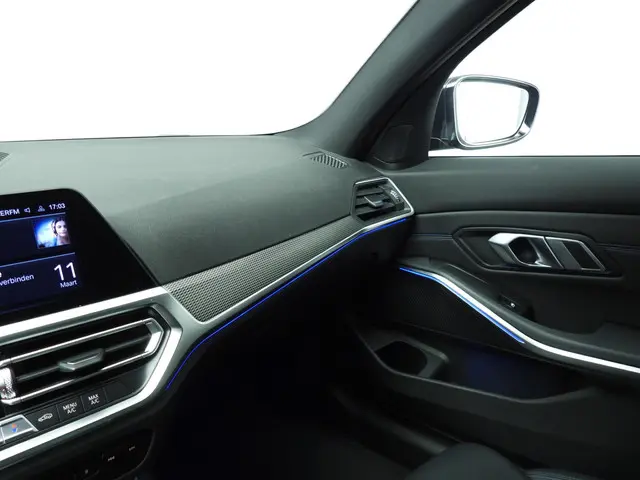 BMW 3 Serie Touring 318i 2022 Benzine 33