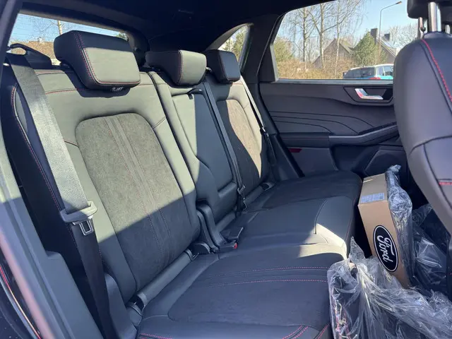 Ford Kuga 2.5 PHEV ST-Line X 2025 Hybride Benzine 12