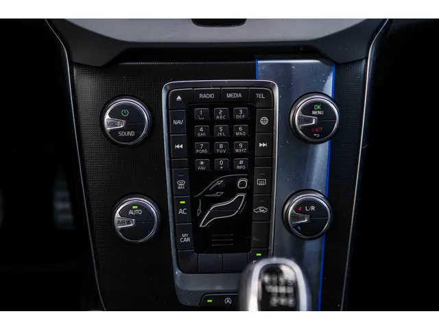 Volvo V40 1.6 T3 R-Design 2015 Benzine 14