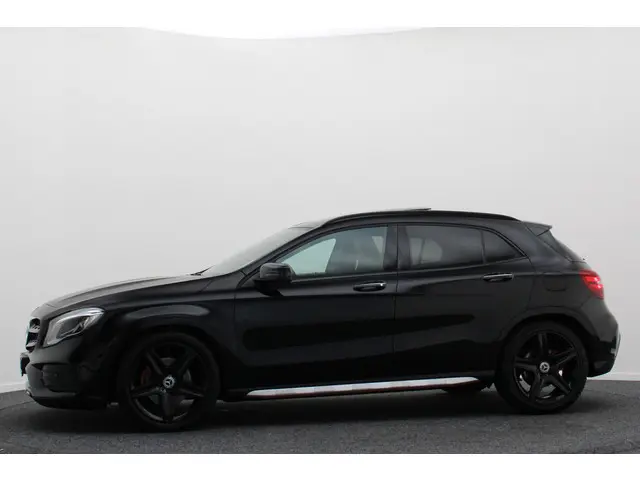 Mercedes-Benz GLA 250 4Matic 2017 Benzine 8