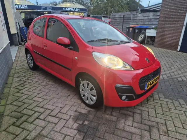 Peugeot 107 1.0 Active 2013 Benzine 3