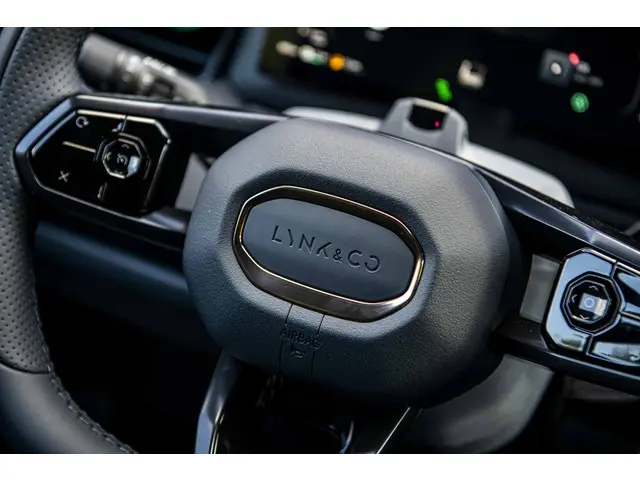 Lynk & Co 08 1.5 More 2025 Hybride Benzine 14