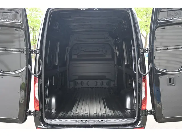 Mercedes-Benz Sprinter 317 CDI L2H2 Pro 2024 Diesel 13