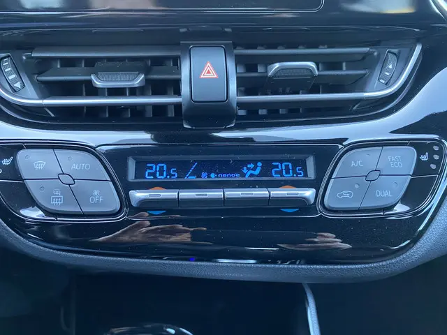 Toyota C-HR 1.8 Hybrid Executive 2018 Hybride Benzine 25