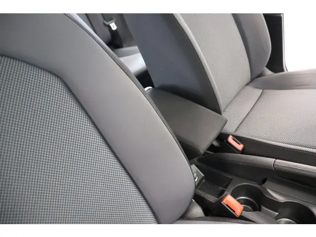 SEAT Arona 1.0 TSI Style Business Intense 2019 Benzine 25