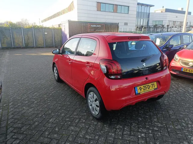 Peugeot 108 1.0 GROOT SCHERM BLUETH/NAP/AIRCO 2014 Benzine 7